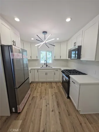 $2,300 | 7331 1/2 Vanalden Avenue, Reseda, CA 91335