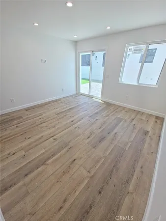 $2,300 | 7331 1/2 Vanalden Avenue, Reseda, CA 91335