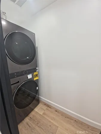 $2,300 | 7331 1/2 Vanalden Avenue, Reseda, CA 91335