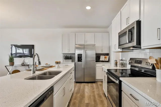 $2,325 | 142 Ripple Crk Drive, Lake St. Louis, MO 63367