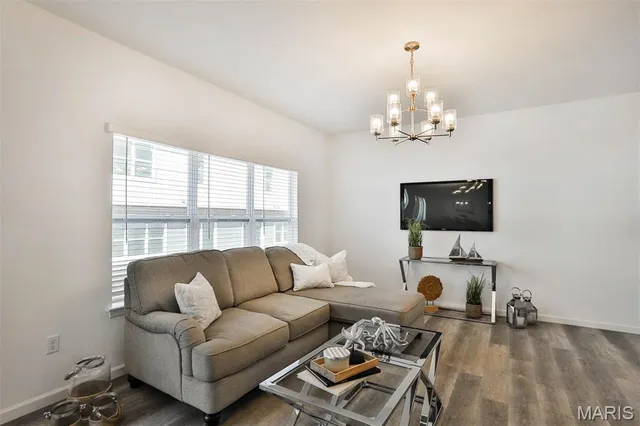 $2,325 | 142 Ripple Crk Drive, Lake St. Louis, MO 63367