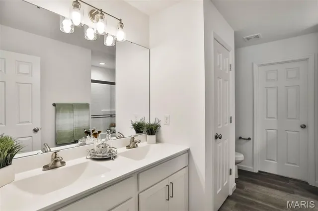 $2,325 | 142 Ripple Crk Drive, Lake St. Louis, MO 63367