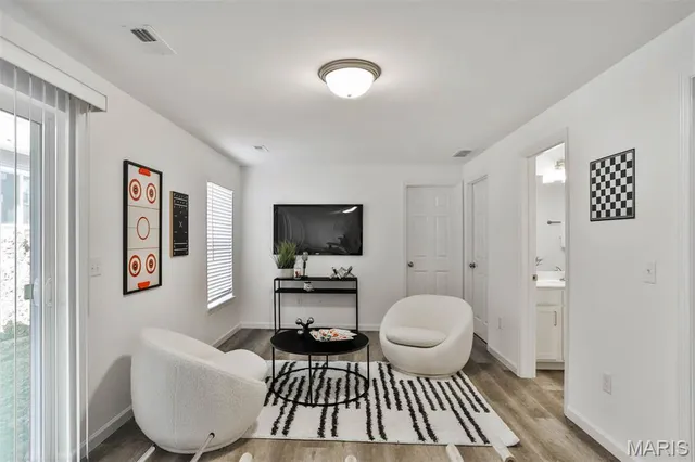 $2,325 | 142 Ripple Crk Drive, Lake St. Louis, MO 63367