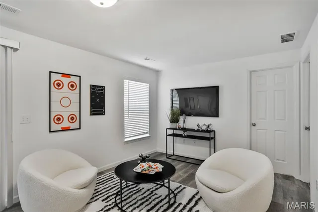 $2,325 | 142 Ripple Crk Drive, Lake St. Louis, MO 63367