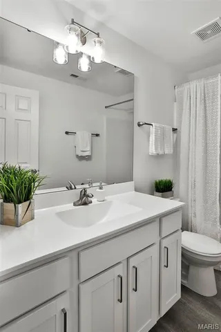 $2,325 | 142 Ripple Crk Drive, Lake St. Louis, MO 63367