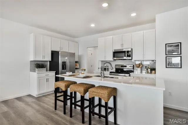 $2,325 | 142 Ripple Crk Drive, Lake St. Louis, MO 63367