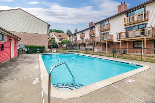 a picture of a mirror