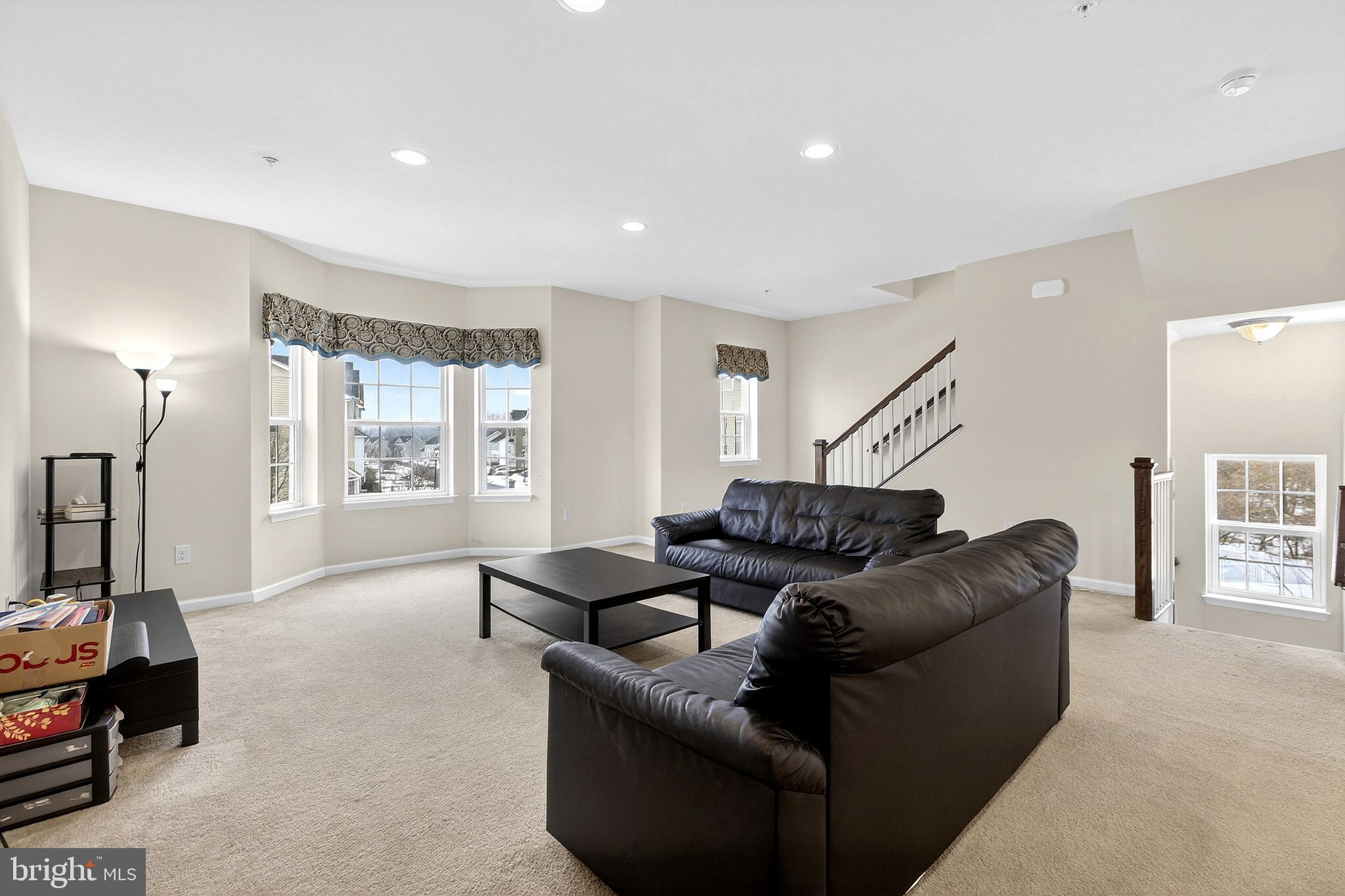 48 Munro Road Newark, DE 19711 - Photo 13 of 50 a living room with furniture and a window