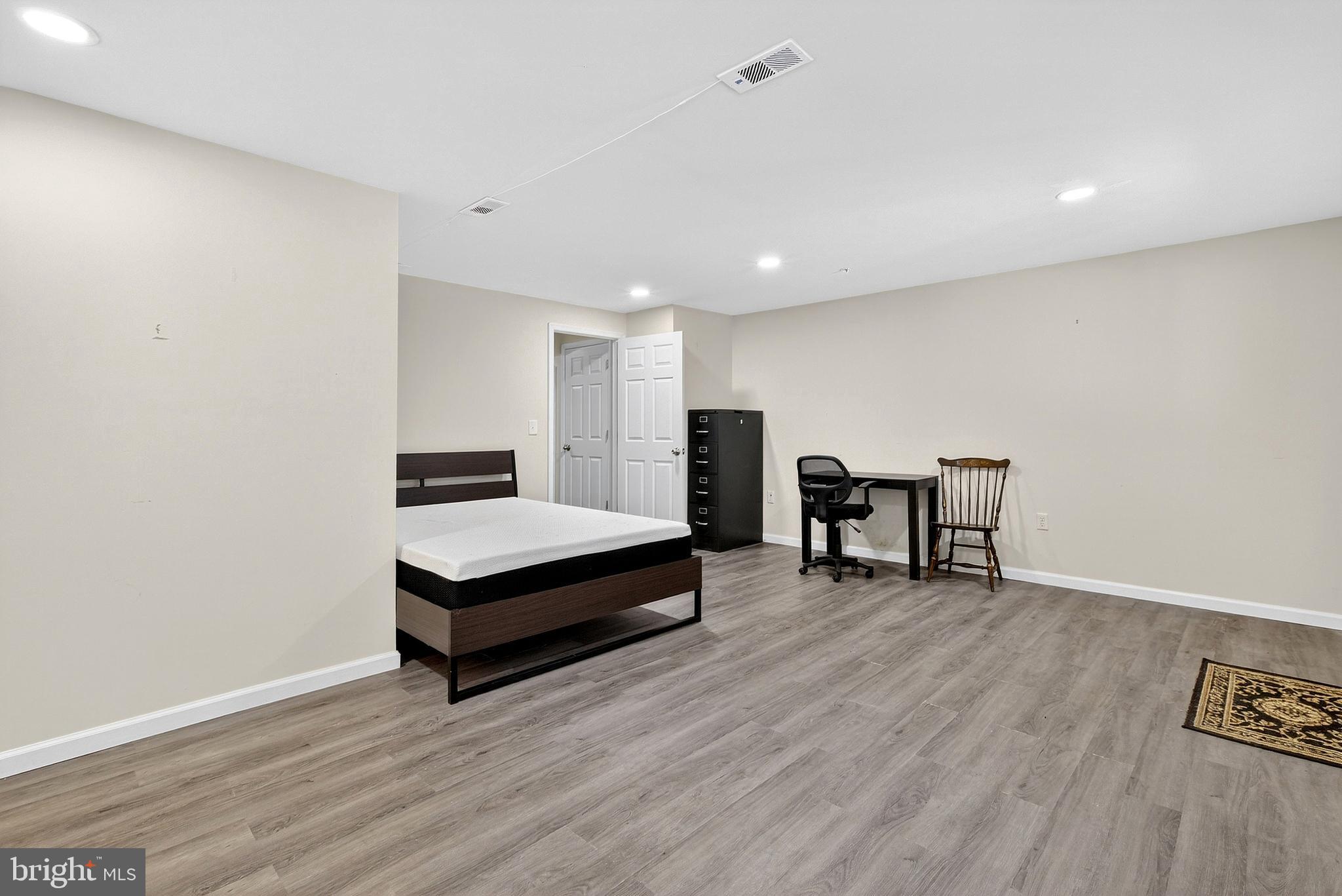 48 Munro Road Newark, DE 19711 - Photo 40 of 50 a living room with furniture and a wooden floor
