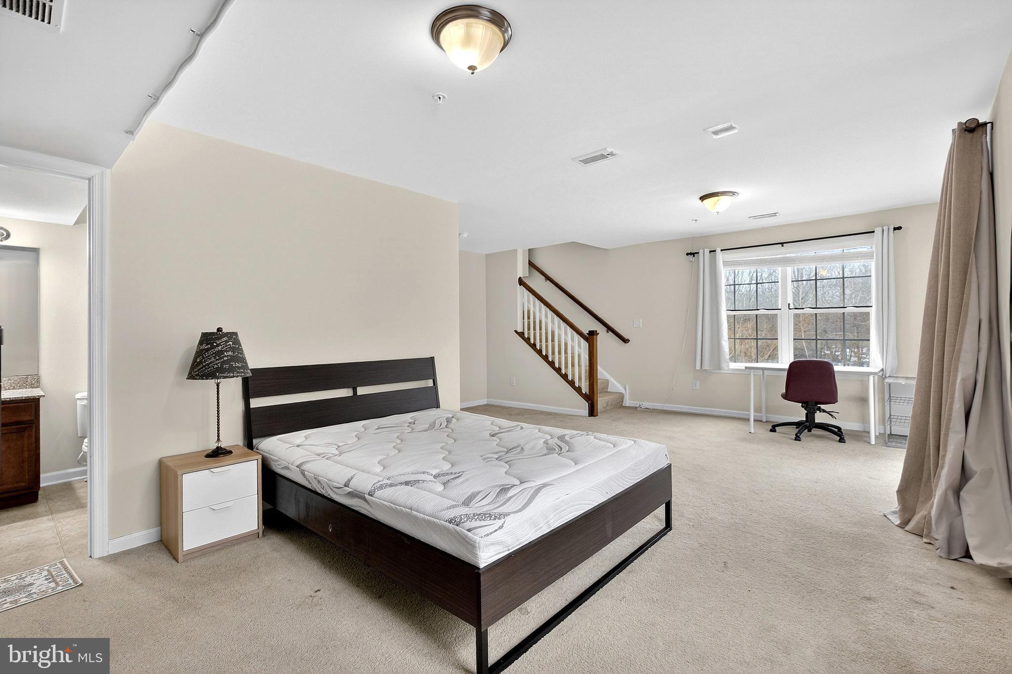 48 Munro Road Newark, DE 19711 - Photo 7 of 50 a living room with furniture and a table