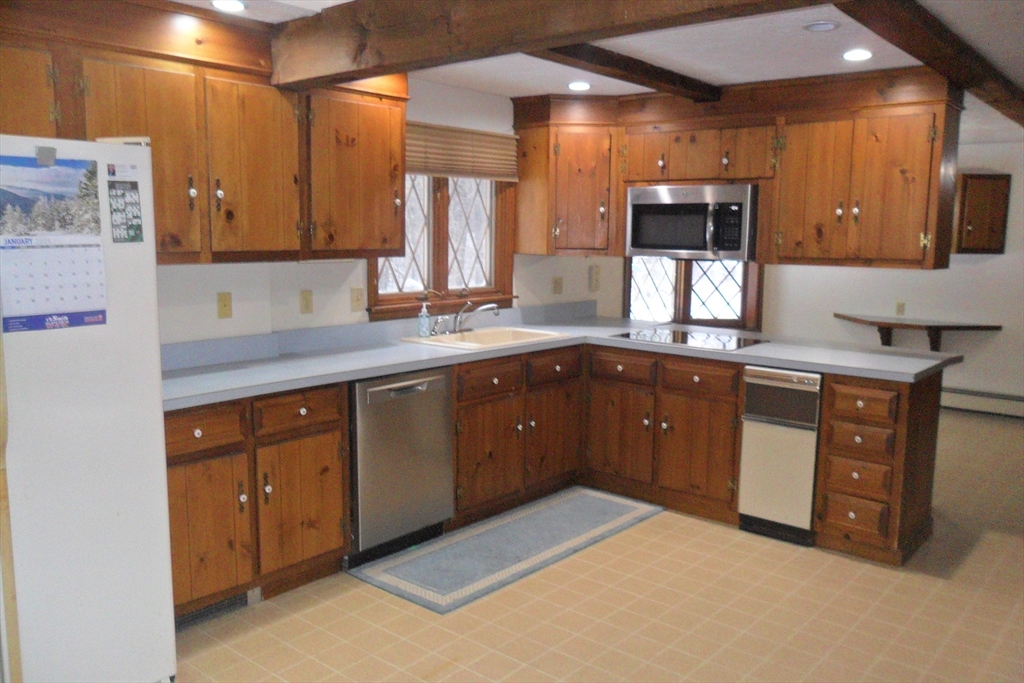 125 Rice Avenue Northborough, MA 01532 - Photo 3 of 39