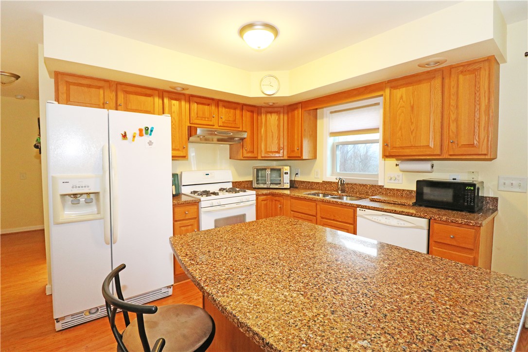 359 Main Road Tiverton, RI 02878 - Photo 13 of 46