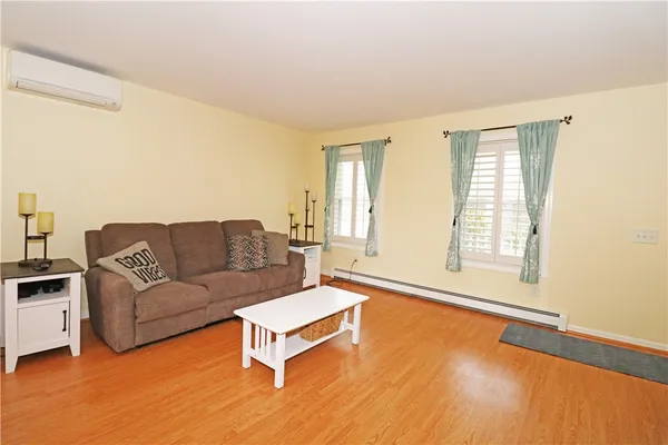 $499,900 | 359 Main Road, Tiverton, RI 02878
