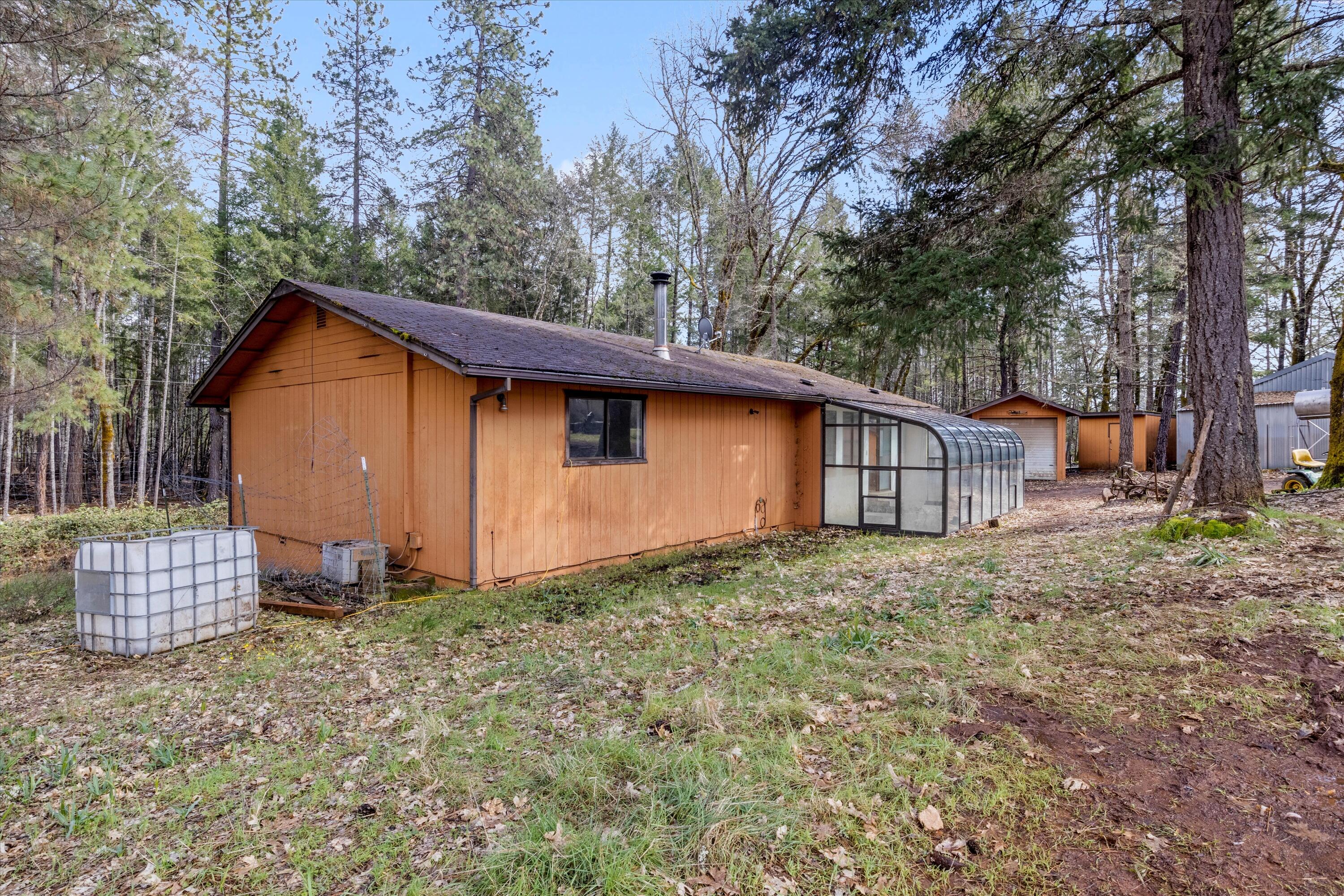 1245 East Crow Road Merlin, OR 97532 - Photo 10 of 41 37-IMG_4658
