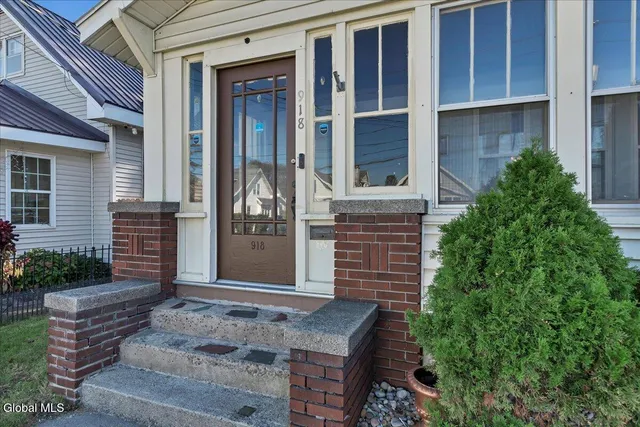 $260,000 | 918 Altamont Avenue, Schenectady, NY 12303