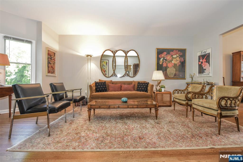 540 Burlington Street Paramus, NJ 07652 - Photo 4 of 34