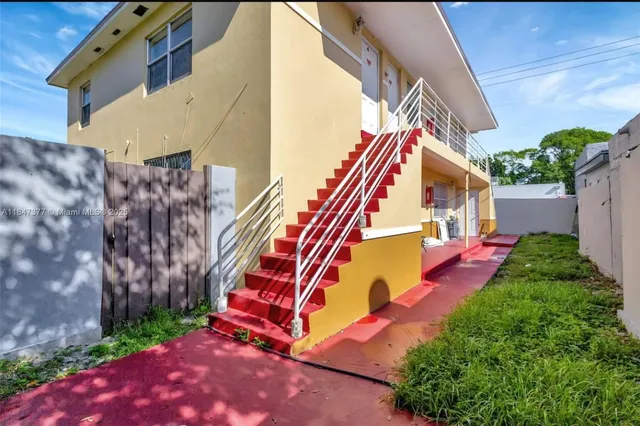 $830,000 | 1006 10th Street, West Palm Beach, FL 33401