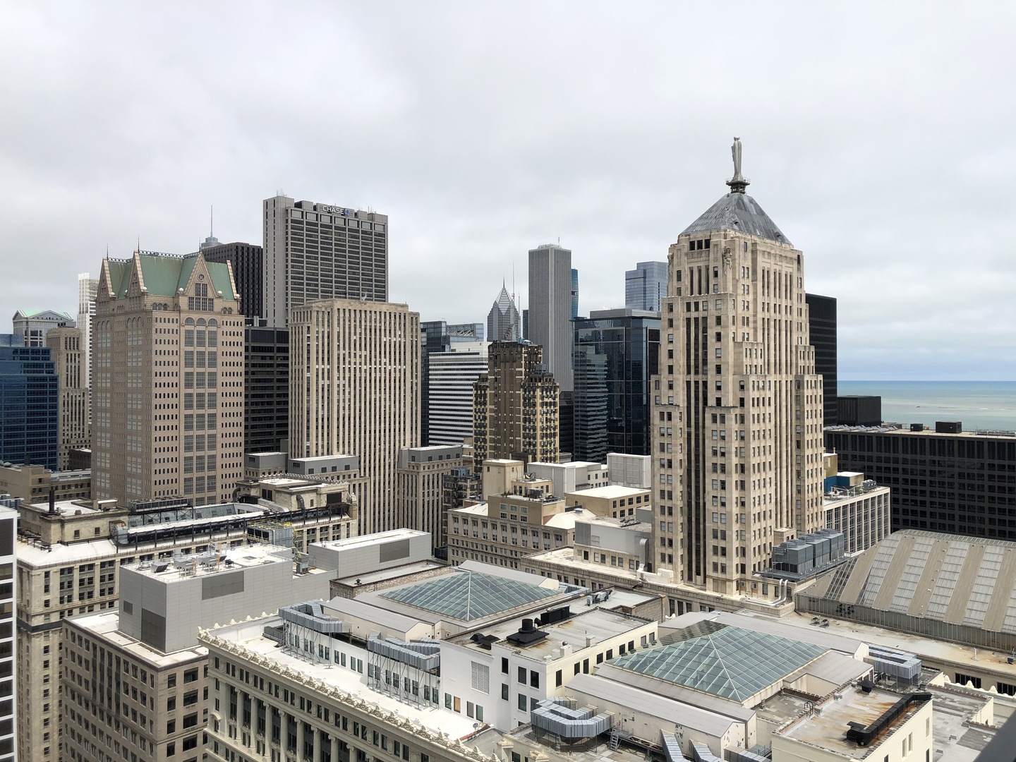 235 West Van Buren Street, Unit 4222 Chicago, IL 60607 - Photo 12 of 15