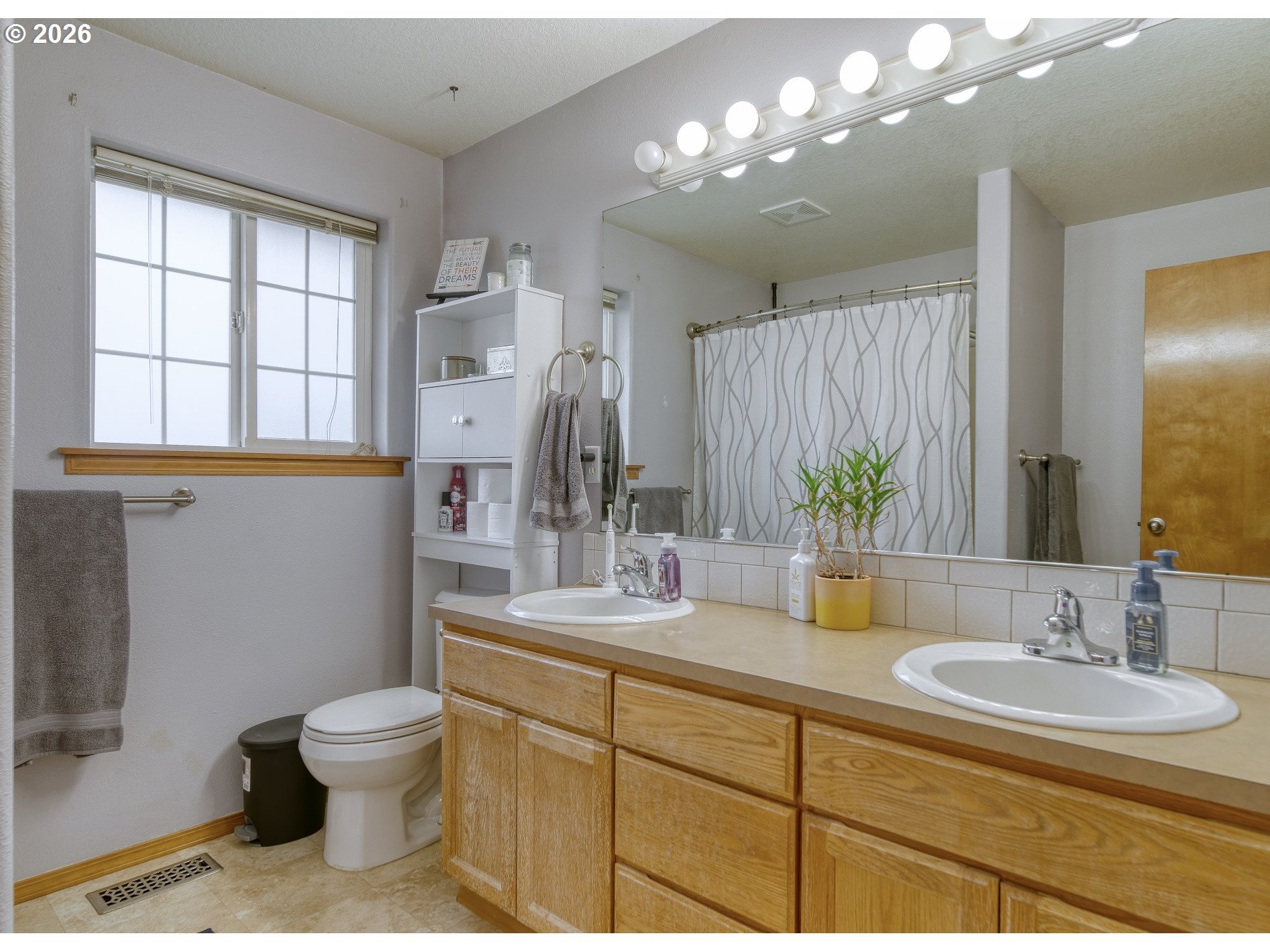435 South 8th Street St. Helens, OR 97051 - Photo 16 of 39 a bathroom with a sink toilet and a mirror