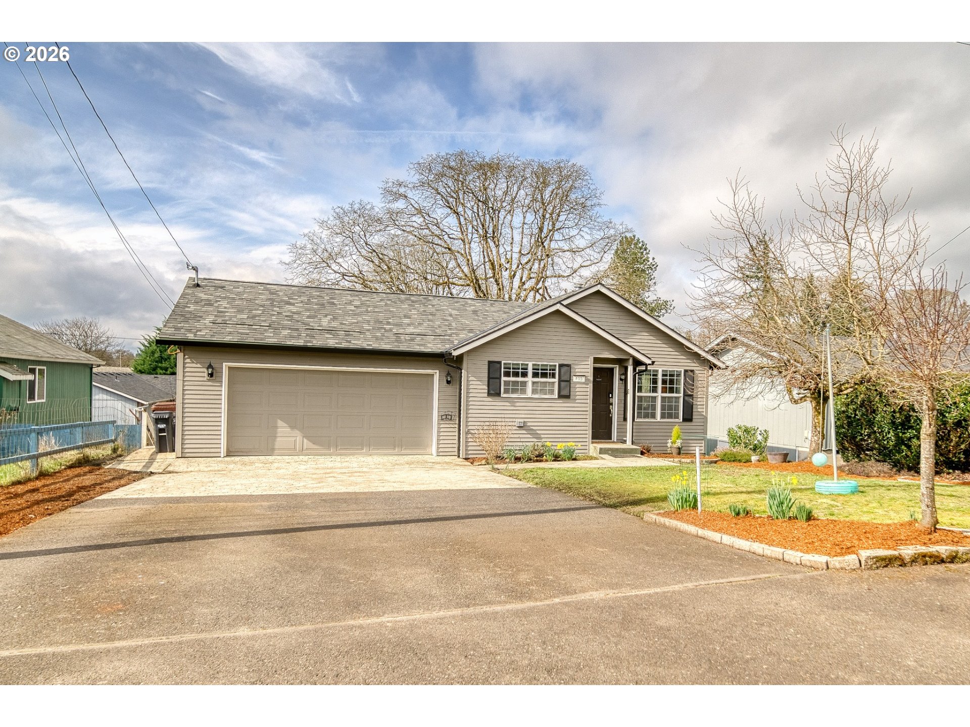 435 South 8th Street St. Helens, OR 97051 - Photo 3 of 39 a house with a outdoor space