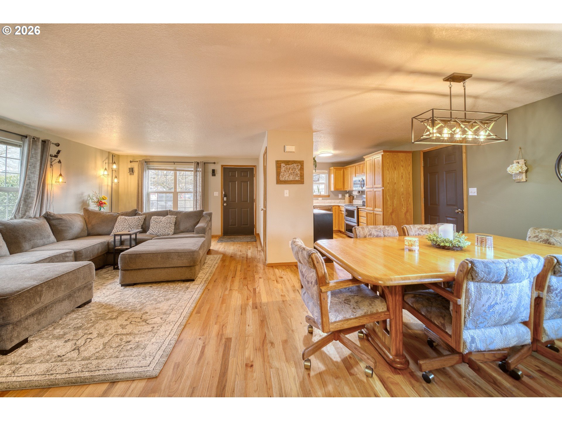 435 South 8th Street St. Helens, OR 97051 - Photo 10 of 39 a view of a dining room with furniture