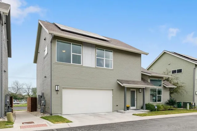 $2,600 | 301 West Stassney Lane, Unit 3, Austin, TX 78745