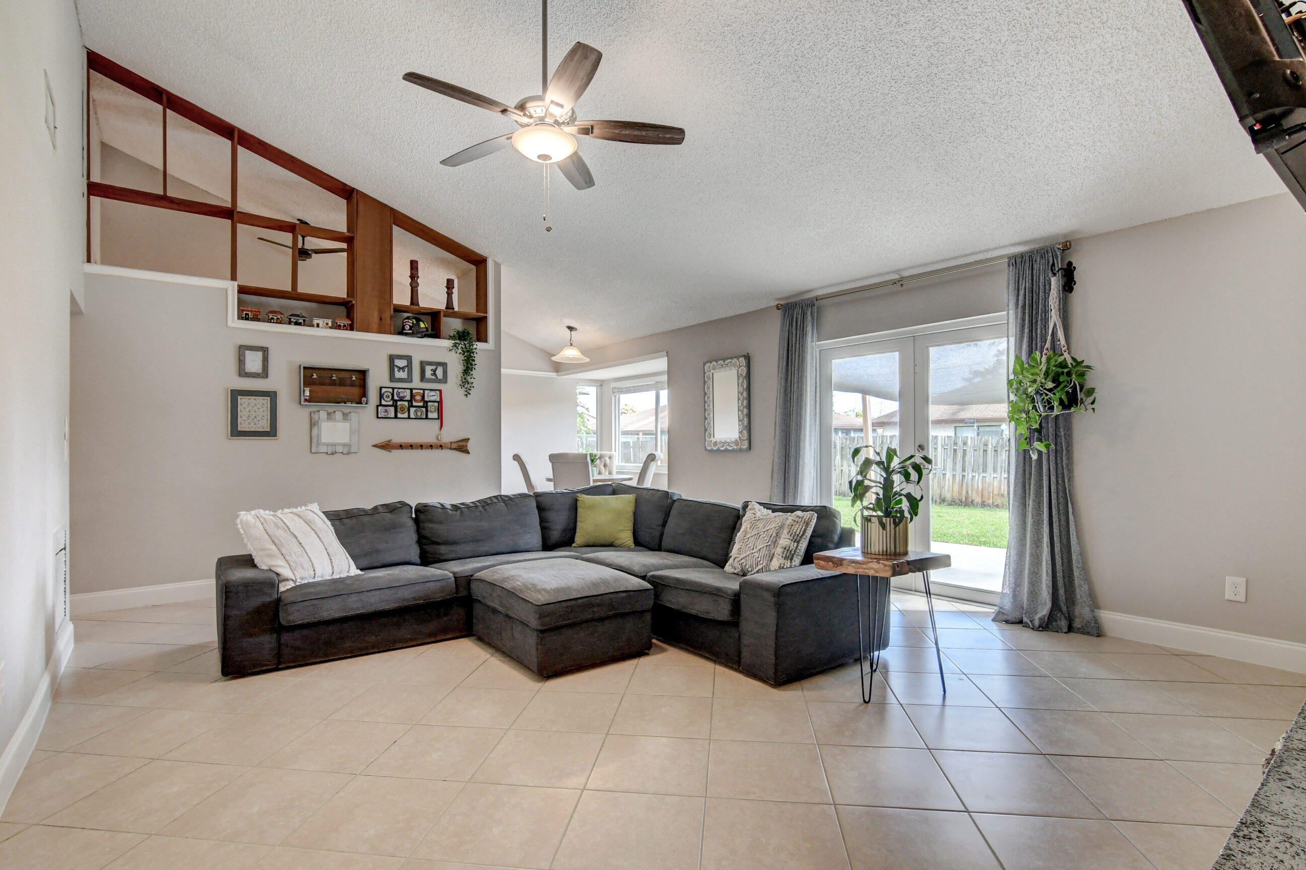 1298 Westover Road West Palm Beach, FL 33417 - Photo 6 of 19 Living