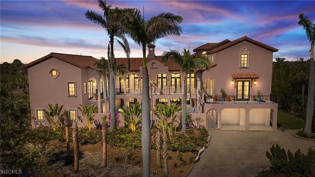 a view of multiple houses with a yard