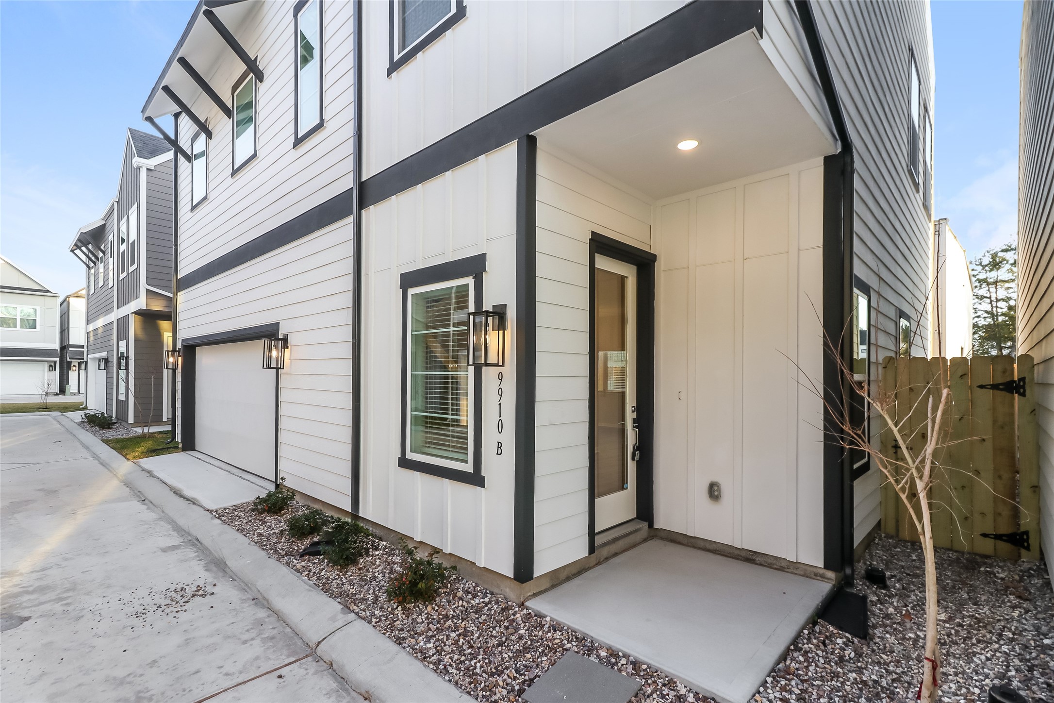 9910 Clark Road, Unit B Houston, TX 77076 - Photo 2 of 15