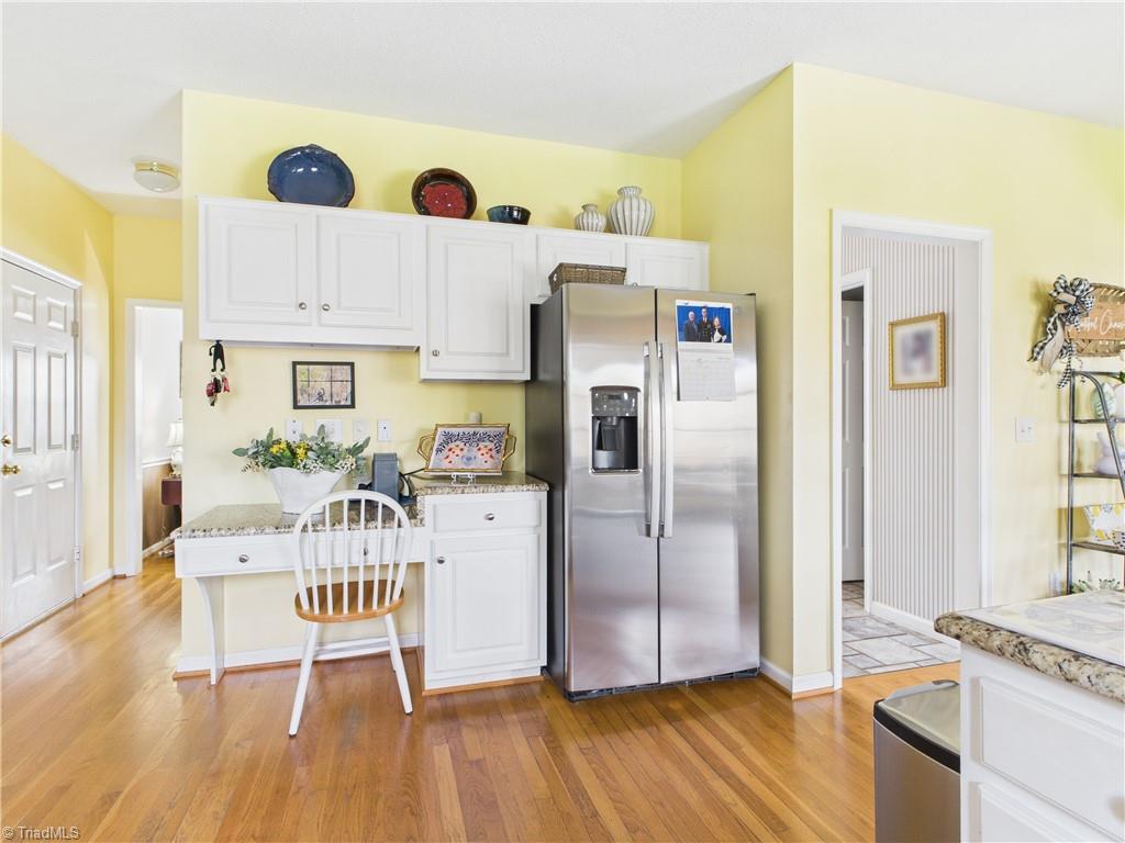 4212 Suffolk Trail Greensboro, NC 27407 - Photo 11 of 40