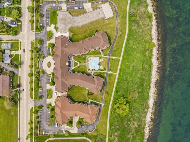 $470,000 | 4100 South Lake Drive, Unit 417, St. Francis, WI 53235