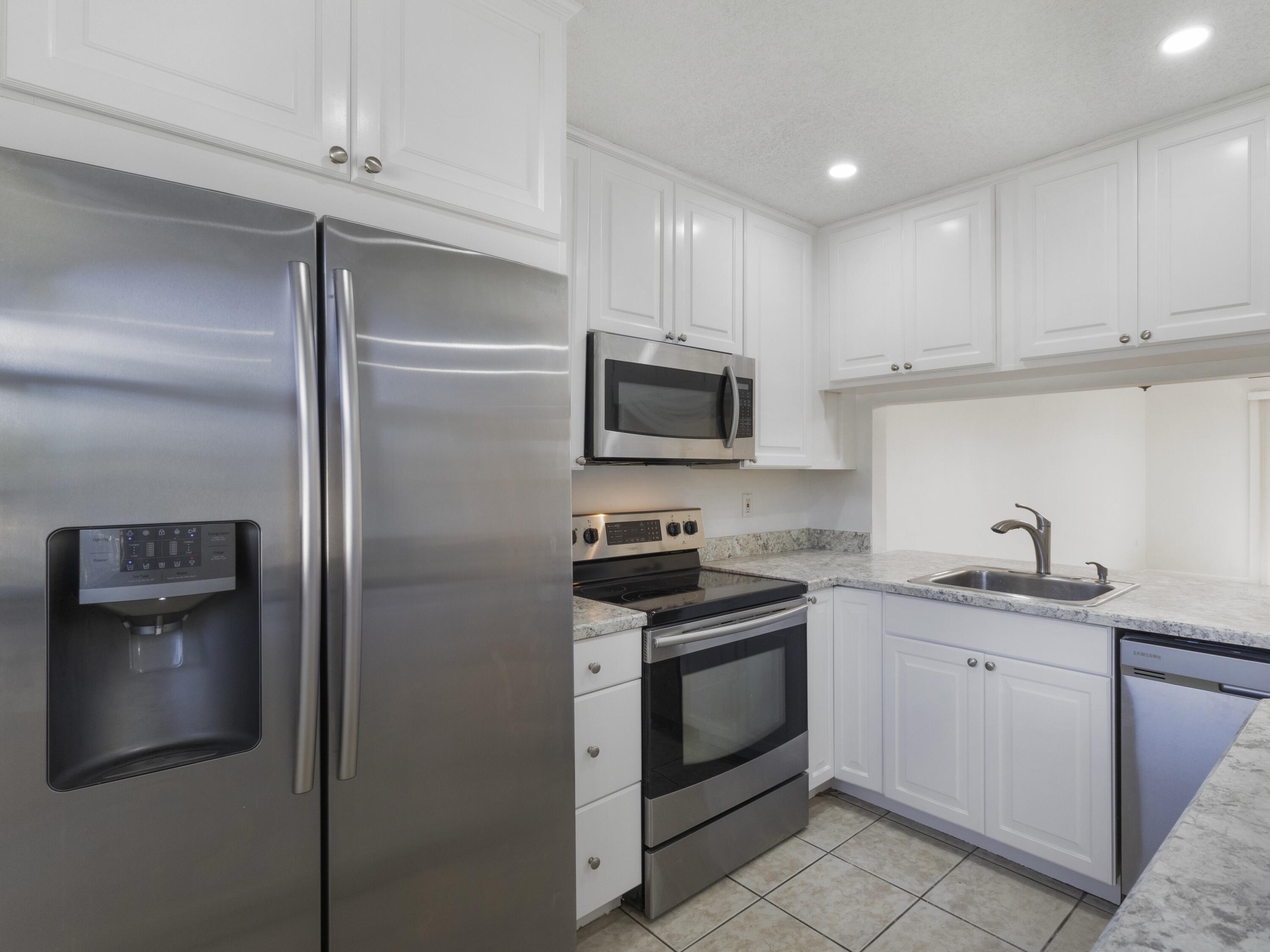 151 Northwest 93rd Avenue, Unit 151 Pembroke Pines, FL 33024 - Photo 11 of 37 Kitchen 4