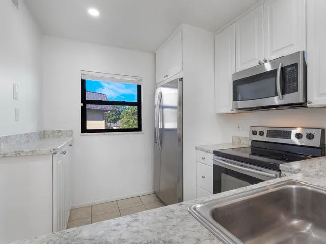 $259,900 | 151 Northwest 93rd Avenue, Unit 151, Pembroke Pines, FL 33024