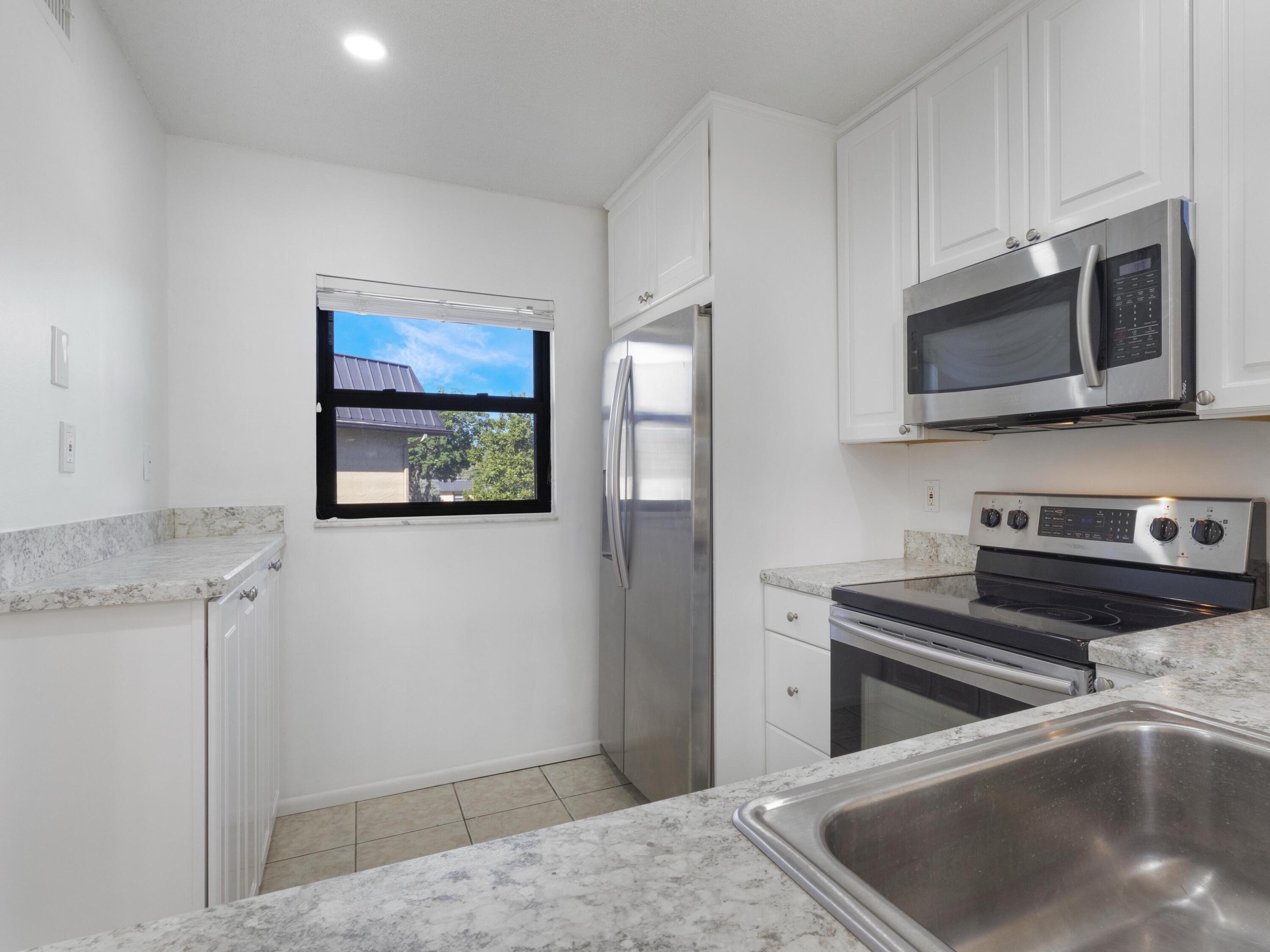 151 Northwest 93rd Avenue, Unit 151 Pembroke Pines, FL 33024 - Photo 12 of 37 Kitchen 5