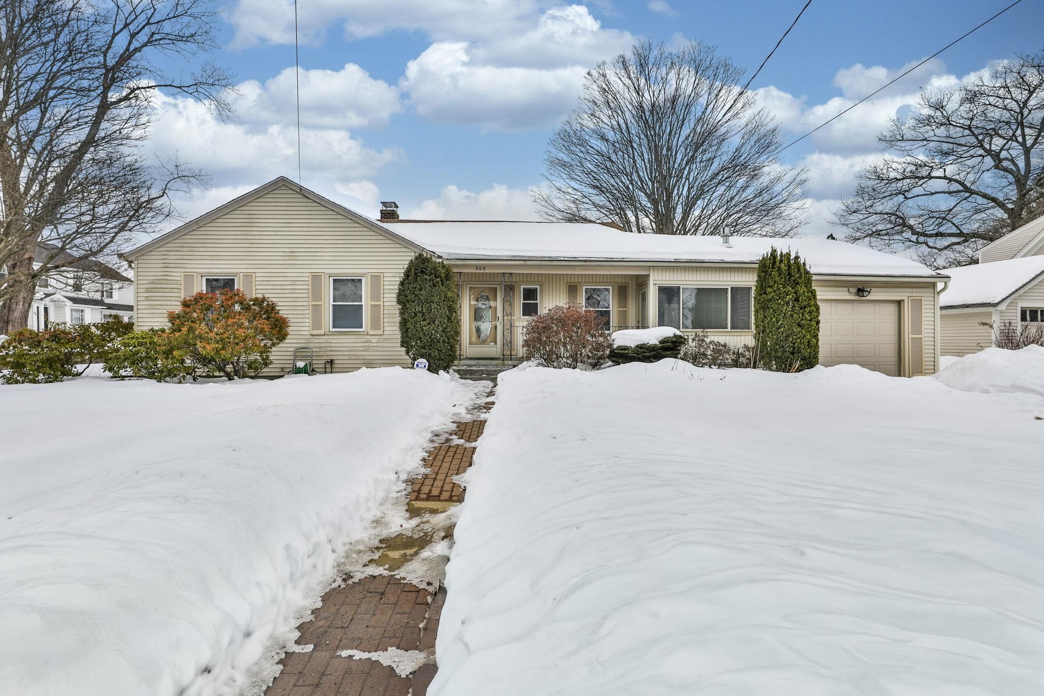 305 Blodget Street Manchester, NH 03104 - Photo 1 of 31