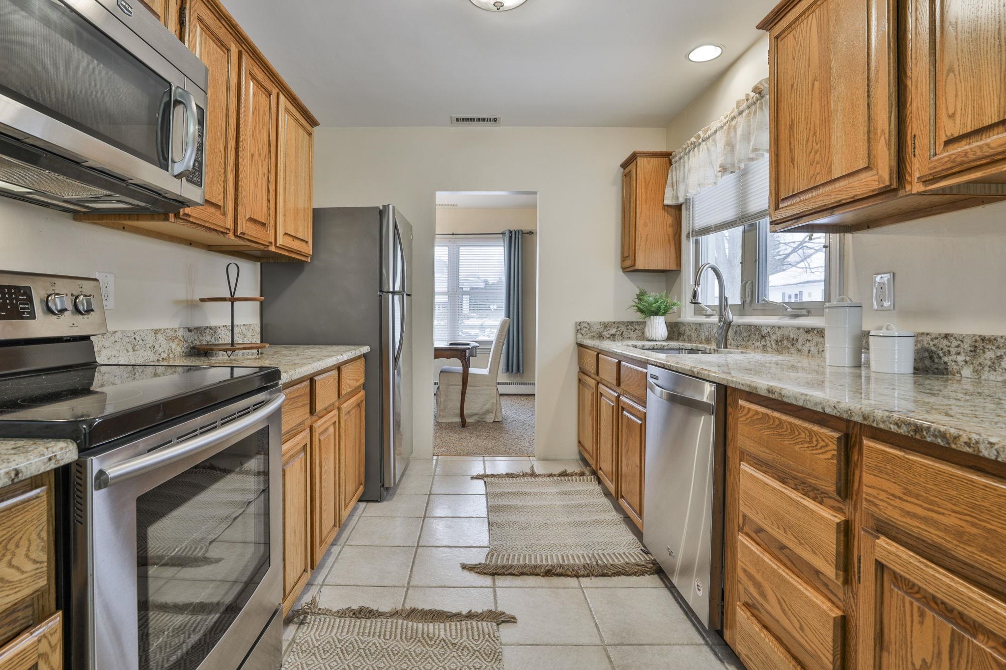 305 Blodget Street Manchester, NH 03104 - Photo 11 of 31