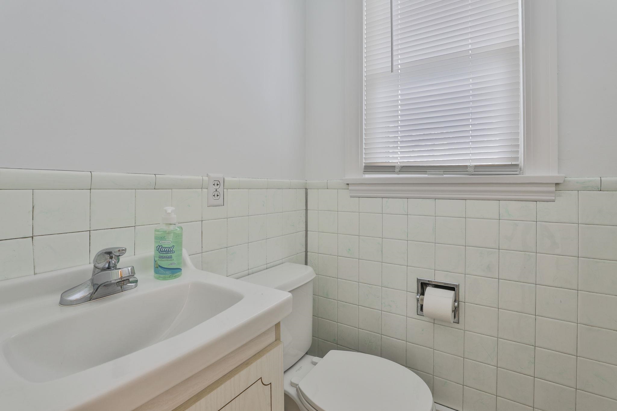 305 Blodget Street Manchester, NH 03104 - Photo 20 of 31