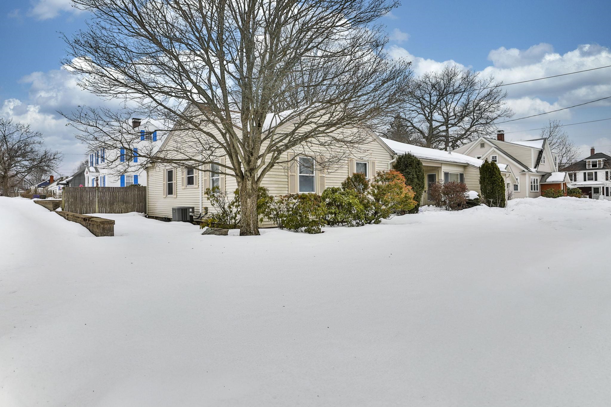 305 Blodget Street Manchester, NH 03104 - Photo 2 of 31