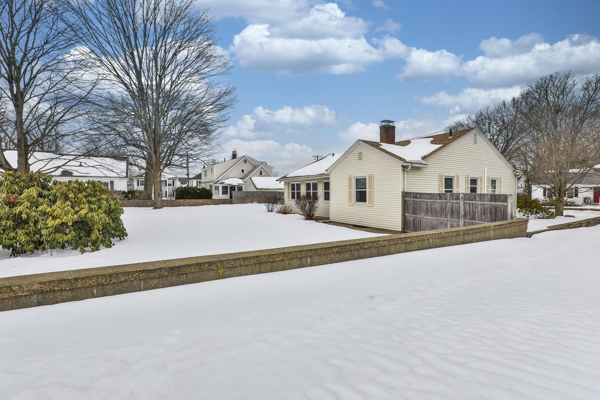 305 Blodget Street Manchester, NH 03104 - Photo 3 of 31