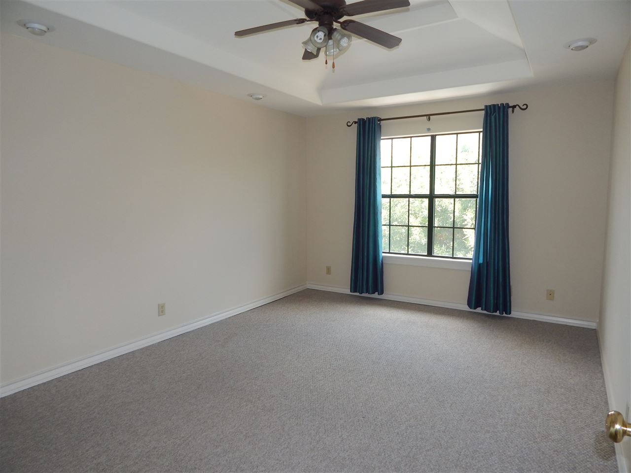 1602 Jacaman Road, Unit 4 Laredo, TX 78041 - Photo 6 of 9 an empty room with a window