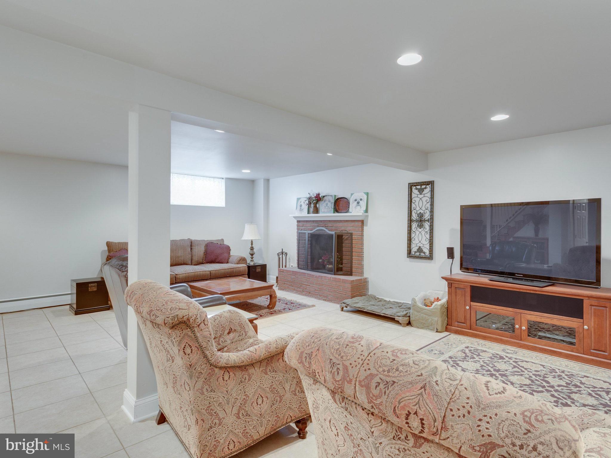 8119 Higham Road Lorton, VA 22079 - Photo 22 of 27 Interior (General)