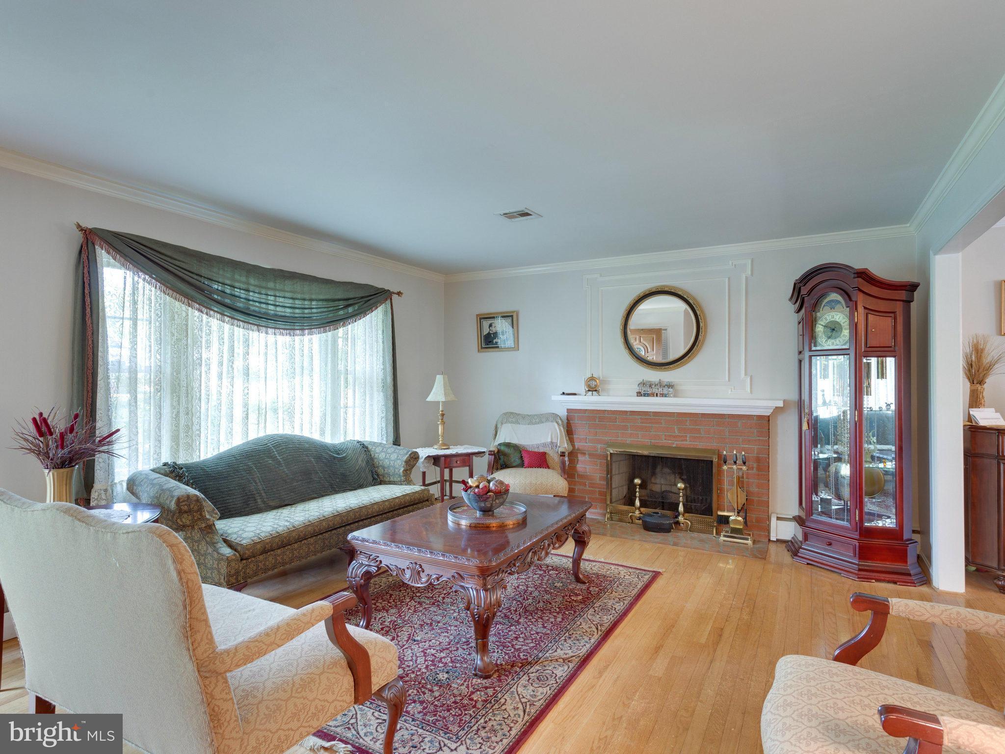 8119 Higham Road Lorton, VA 22079 - Photo 7 of 27 Living Room
