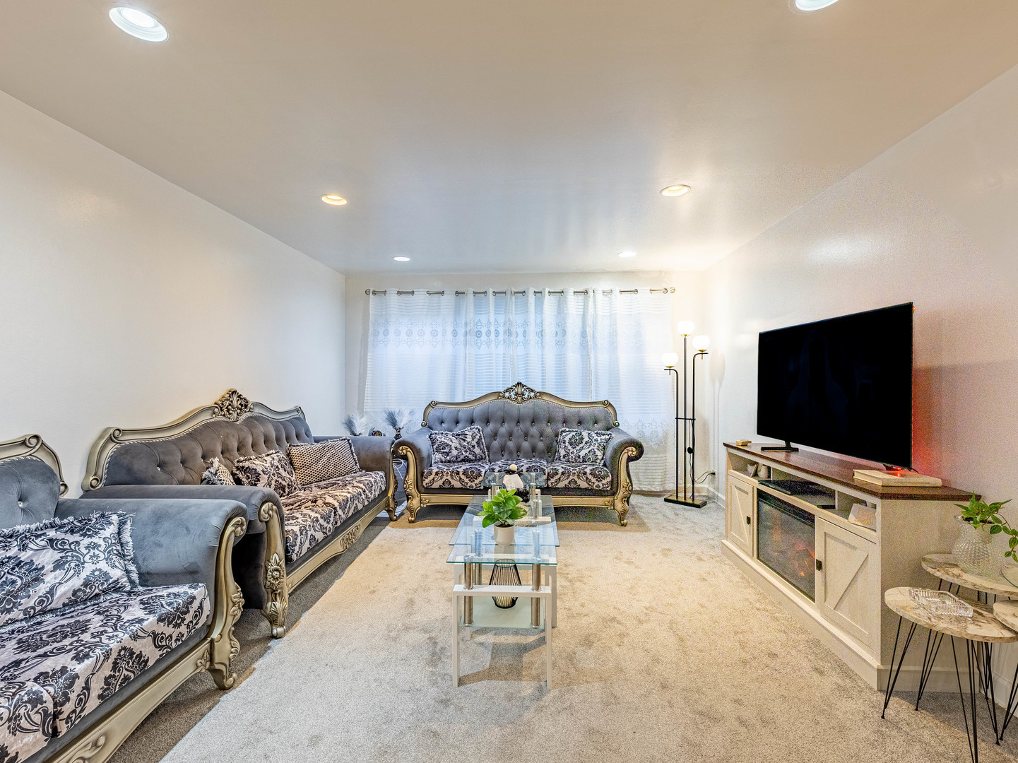 2205 West Highland Avenue, Unit 2N Chicago, IL 60659 - Photo 3 of 12