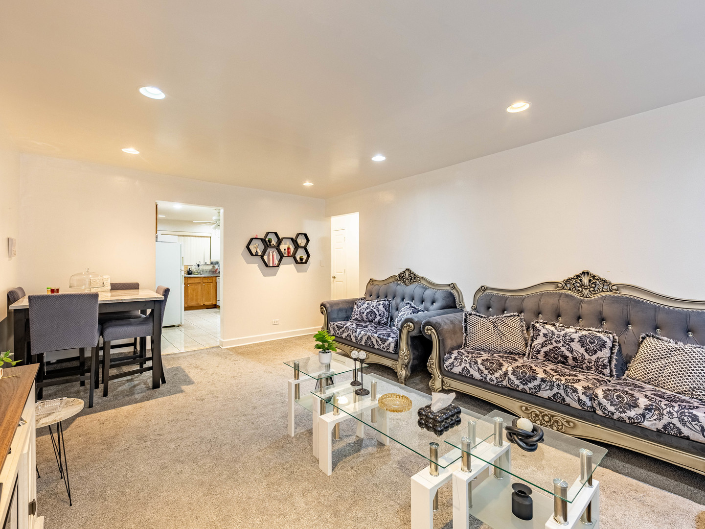 2205 West Highland Avenue, Unit 2N Chicago, IL 60659 - Photo 4 of 12