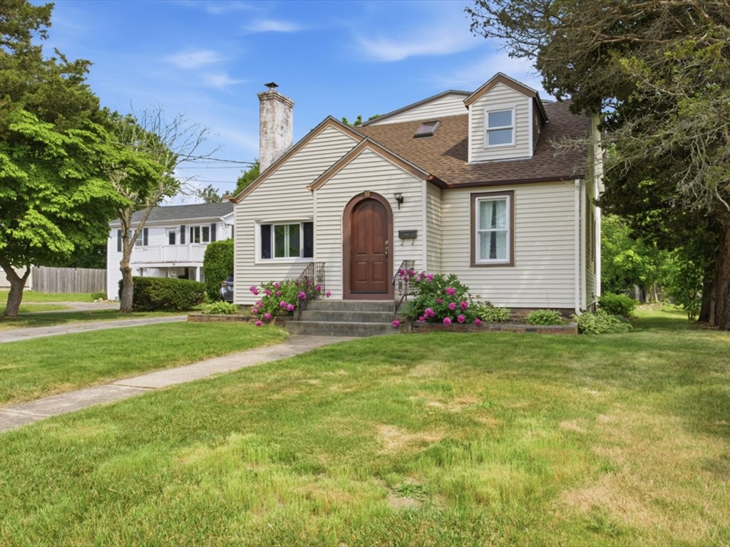 82 Wells Street Westerly, RI 02891 - Photo 3 of 45