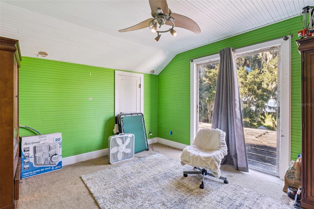 3828 Walker Road Apopka, FL 32703 - Photo 18 of 34 a living room with furniture and a large window