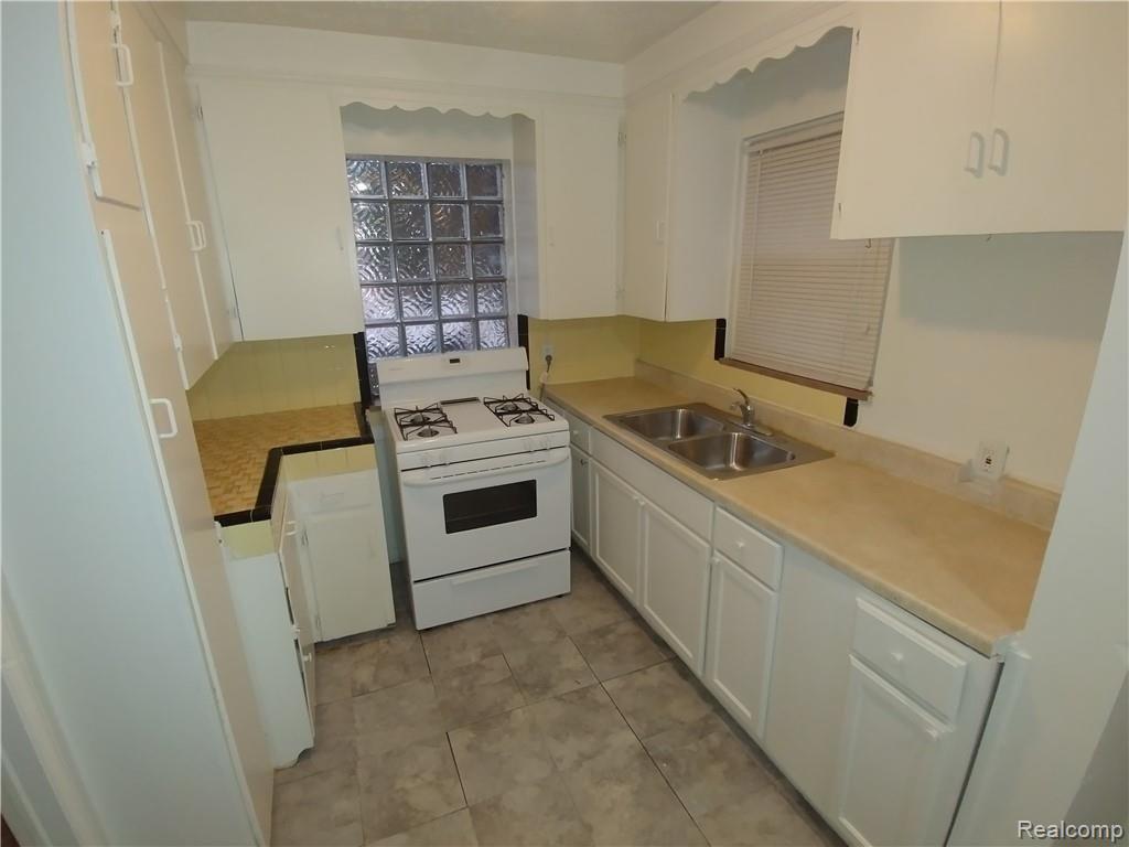 8200 Schaefer Highway Detroit, MI 48228 - Photo 4 of 25