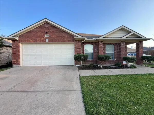 $2,300 | 3800 Palm Drive, Fort Worth, TX 76244