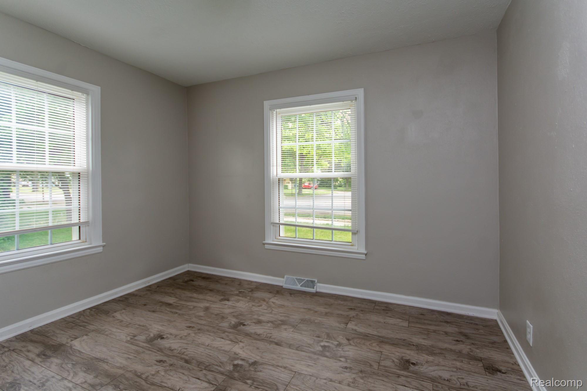 1310 Miller Road Kalamazoo, MI 49001 - Photo 6 of 32 DSC_8446.jpg