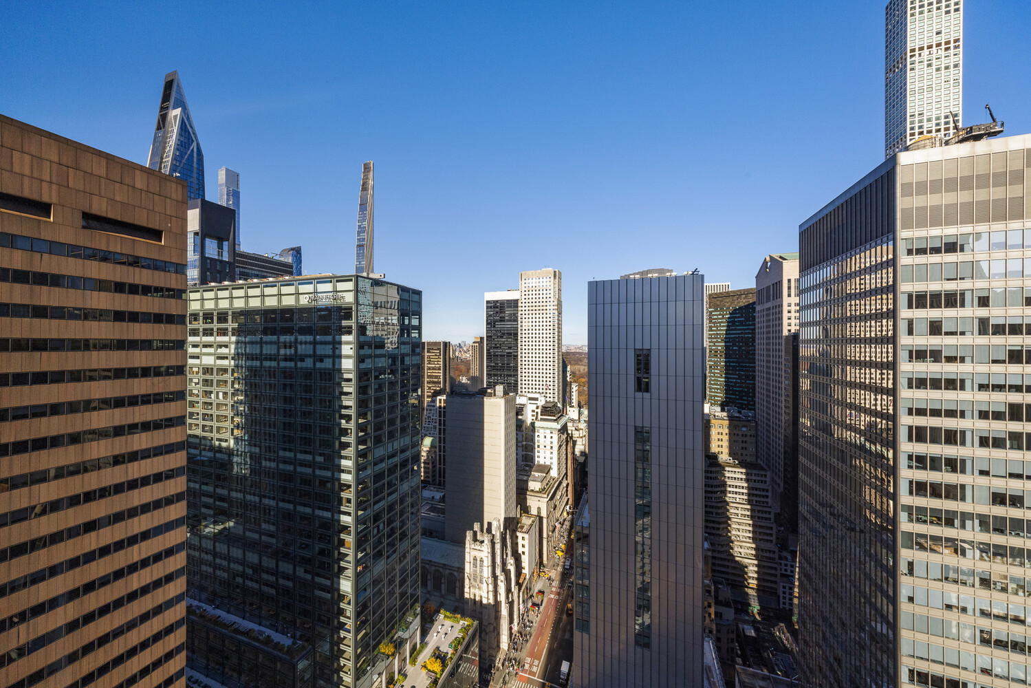 641 5th Avenue, Unit 34B Manhattan, NY 10022 - Photo 4 of 12 a city view with tall buildings
